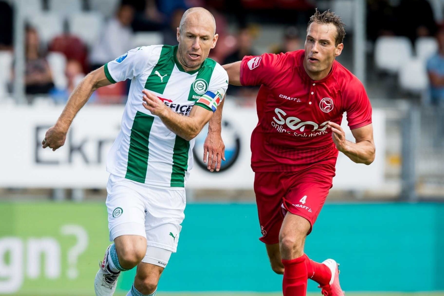 Robben xu ly ky thuat loai bo cau thu doi phuong hinh anh