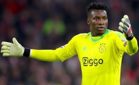 Thu mon Ajax len giua san pha bong hinh anh