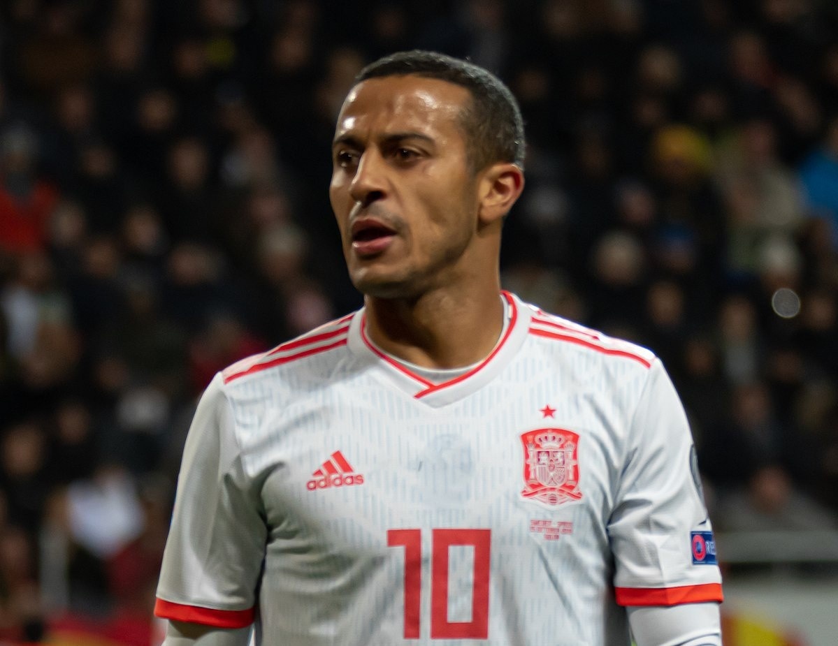 Thiago the hien kha nang kiem soat bong hinh anh