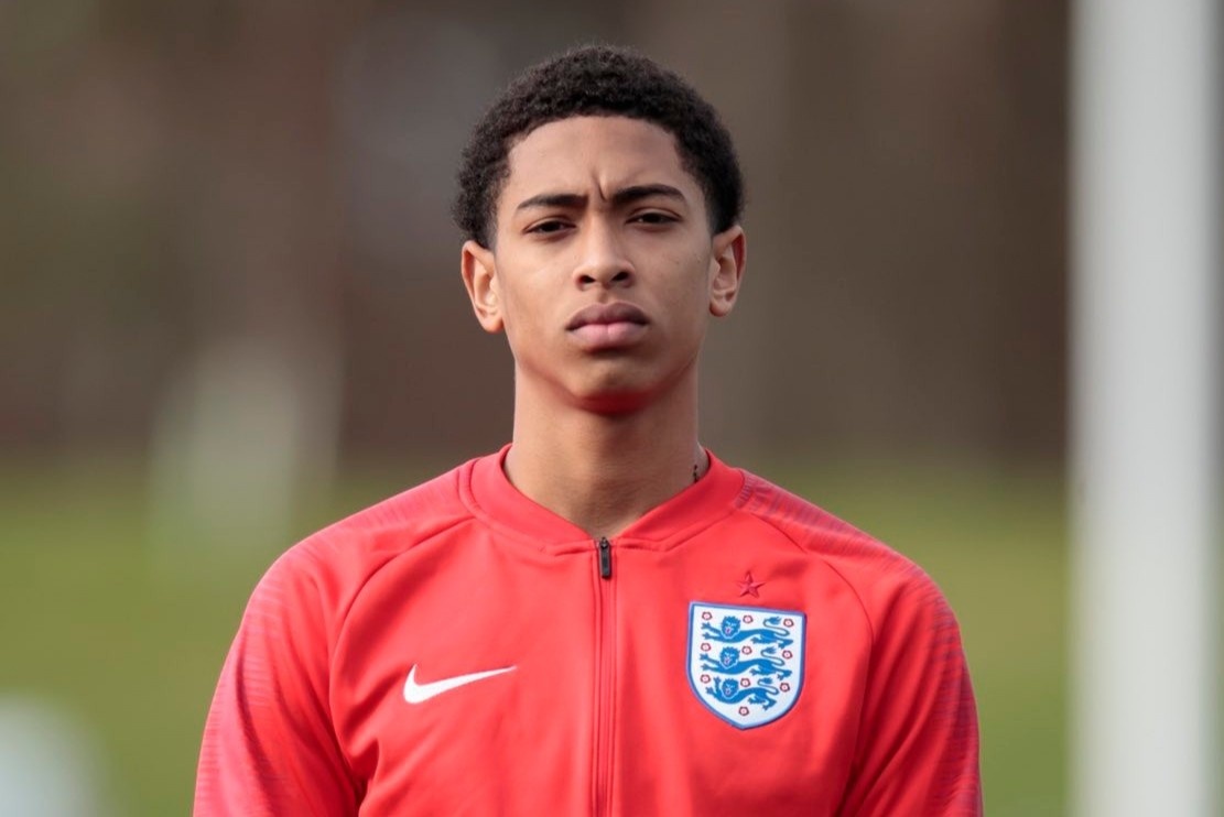 Cau thu 17 tuoi pha ky luc bong da Anh hinh anh