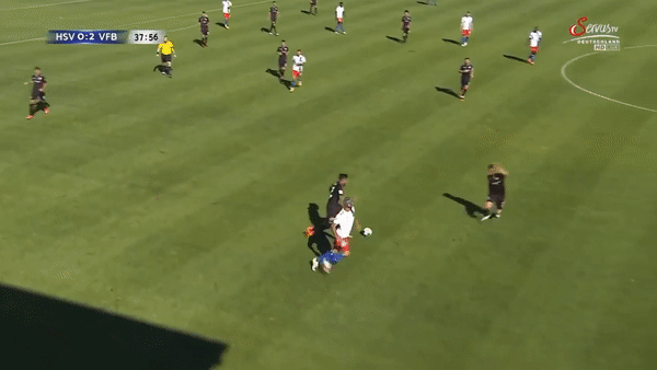 Tien dao nguoi Argentina ghi ban sau cu sut tu giua san hinh anh