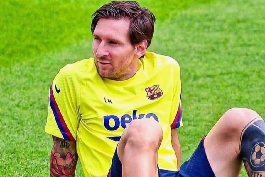 Messi tro lai tap luyen tai Barca hinh anh