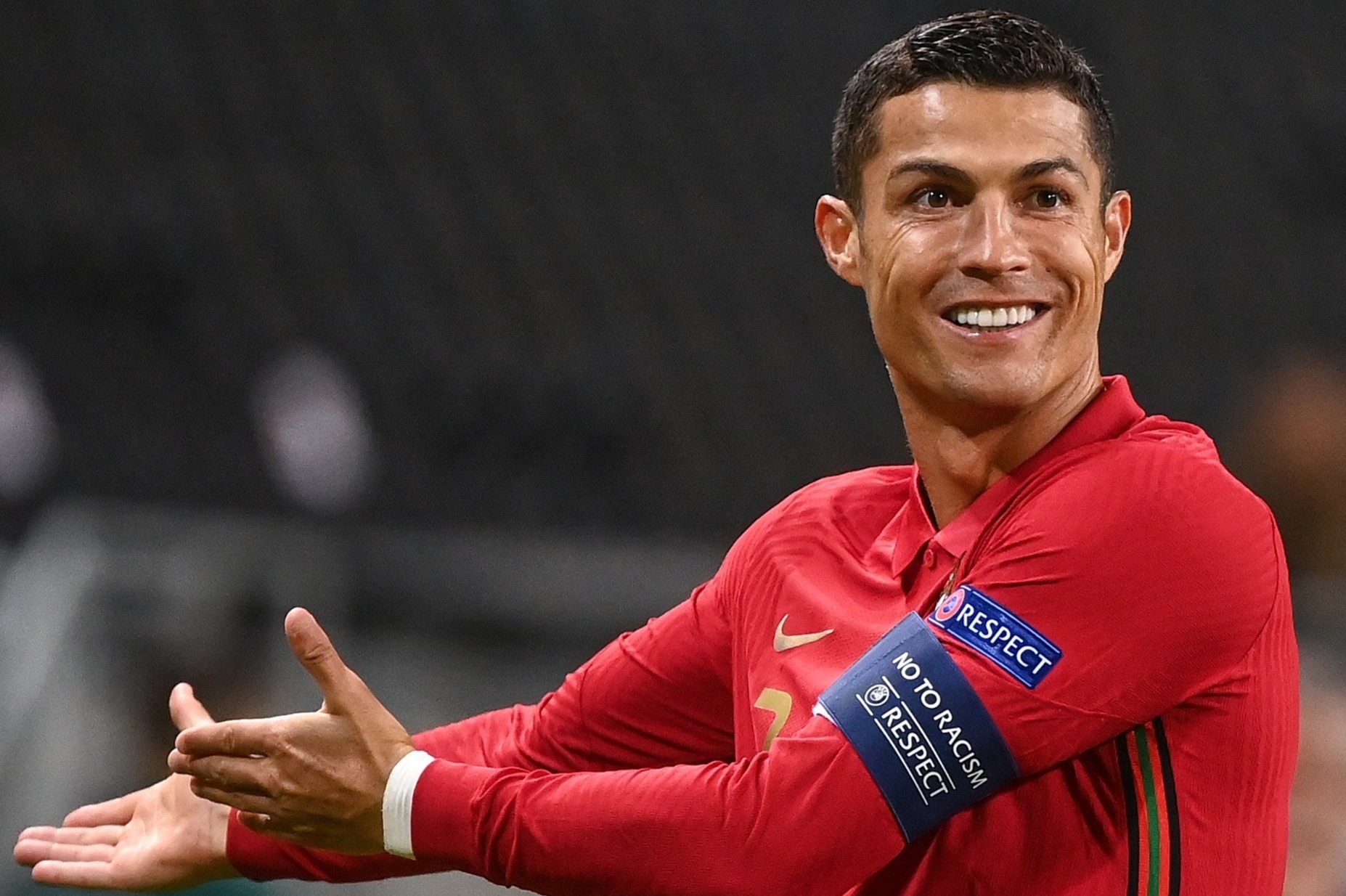 Hanh trinh Ronaldo lap ky luc o tuyen Bo Dao Nha hinh anh