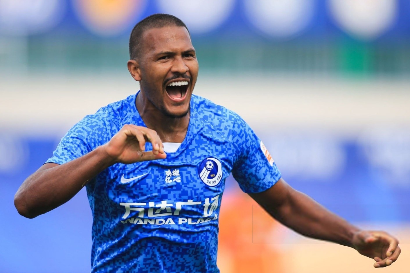 Cuu sao Premier League ghi ban tu duong chuyen cua thu mon hinh anh