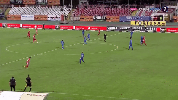 Tien ve nguoi Tay Ban Nha ghi ban tu giua san hinh anh