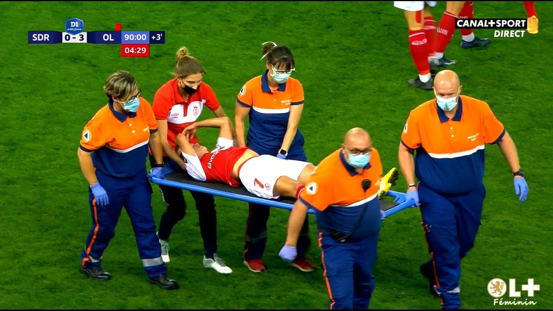 nu cau thu Lyon anh 1