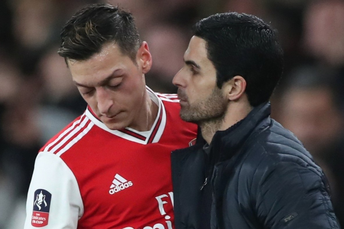 Mesut Ozil phu nhan mau thuan voi HLV Arteta hinh anh