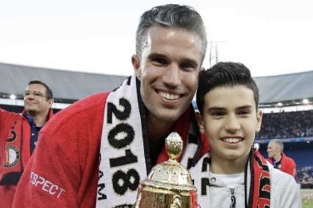 Con trai Van Persie ghi ban vao luoi doi tre Ajax hinh anh