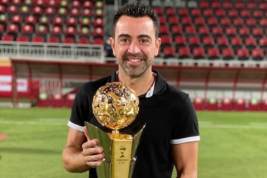 HLV Xavi gianh danh hieu thu 3 trong mot nam hinh anh