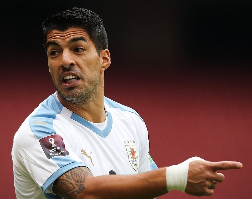 Uruguay bai tran trong ngay Suarez lap cu dup penalty hinh anh