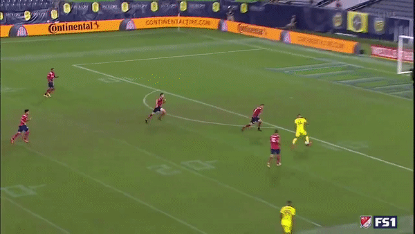 Trung ve nga sap mat de doi thu ghi ban hinh anh