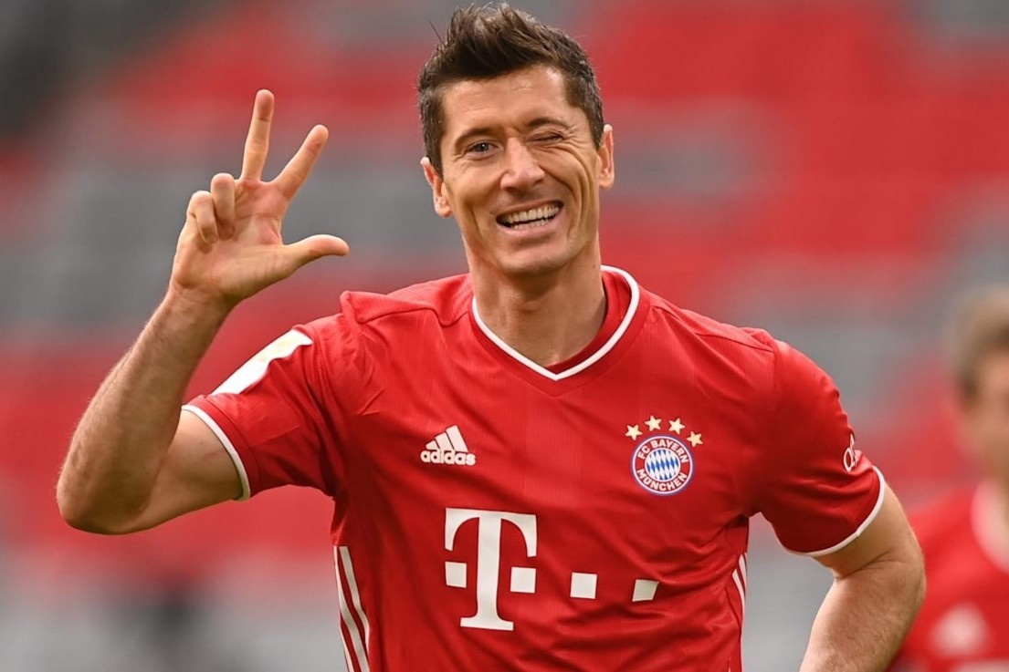 Lewandowski lap ky luc trong chien thang 5-0 cua Bayern hinh anh