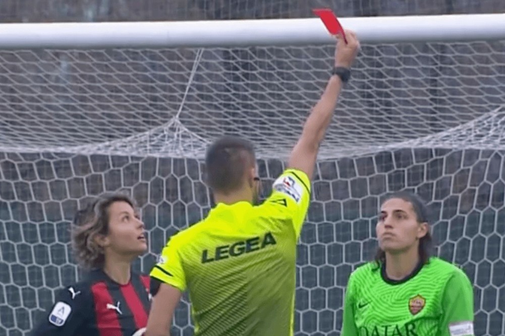 Thu mon Roma nhan the do sau hai lan cham bong hinh anh