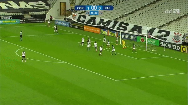 Nu cau thu Brazil da phat goc thanh ban hinh anh