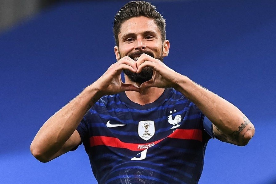 Giroud bam sat ky luc ghi ban cua Henry hinh anh