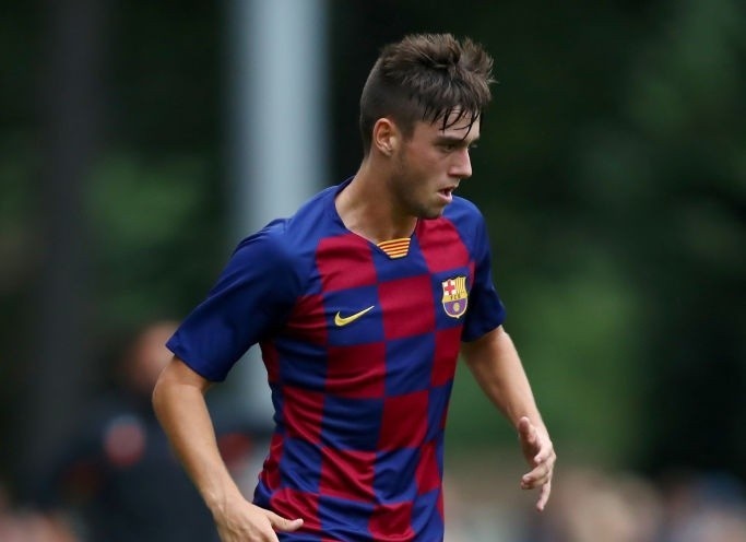 Cau thu tre Barca sut phat goc thanh ban hinh anh