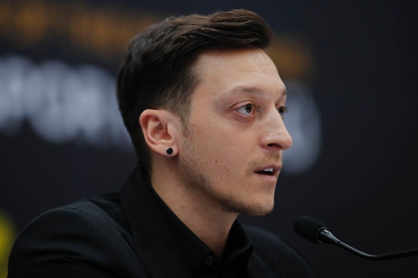 Ozil doan tuyet bong da Duc trong ngay ra mat Fenerbahce hinh anh