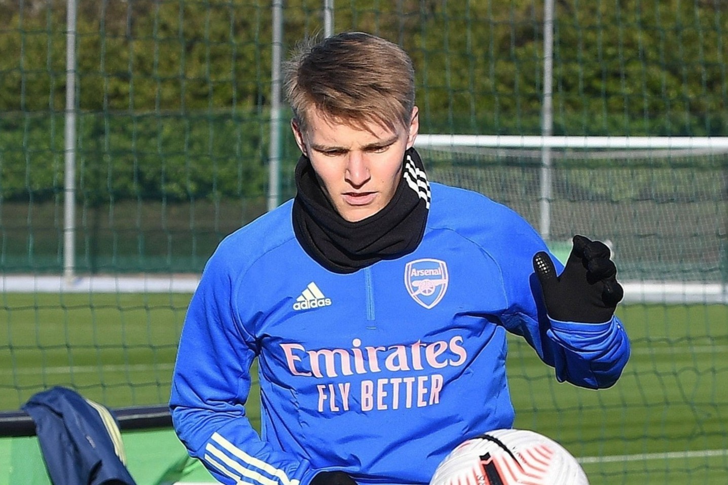 Odegaard the hien ky nang tren san tap Arsenal hinh anh