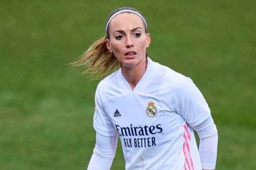 Nu cau thu Real lap hat-trick trong 3 phut hinh anh