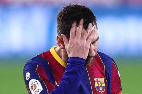 Hoi chuong canh bao Barca hinh anh