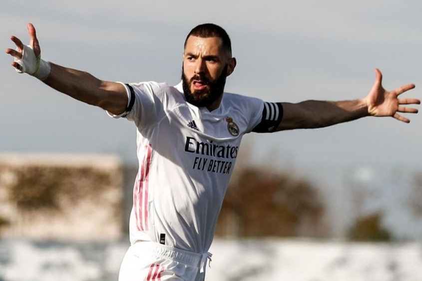 Benzema toa sang giup Real tiep tuc bam duoi Atletico hinh anh