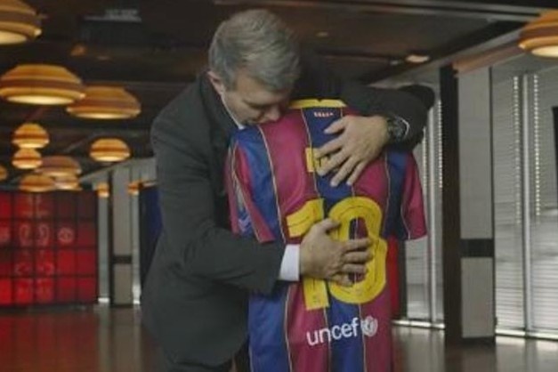 Ung vien chu tich Barca bay to mong muon giu chan Messi hinh anh