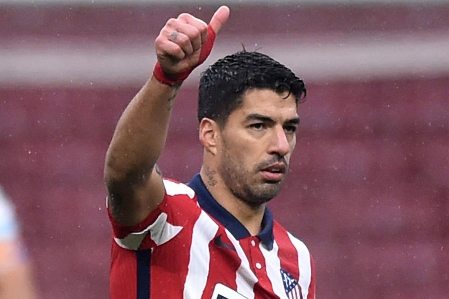 'Suarez dang trai qua mua giai phi thuong' hinh anh