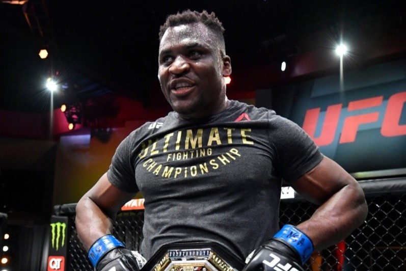 Ngannou tro thanh tan vuong hang nang UFC hinh anh