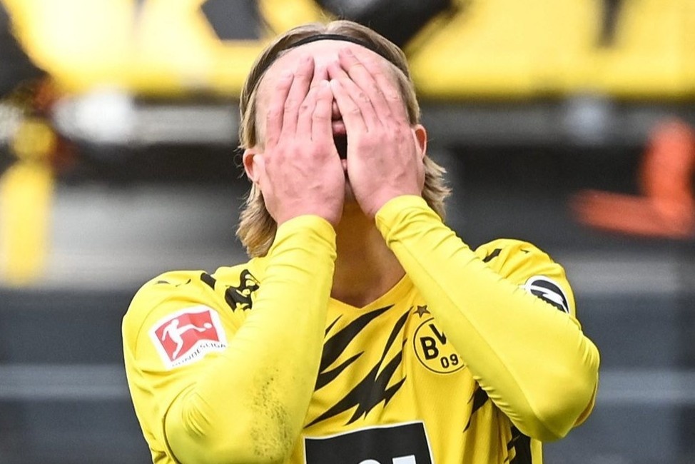 Haaland tit ngoi khi Dortmund chim vao khung hoang hinh anh
