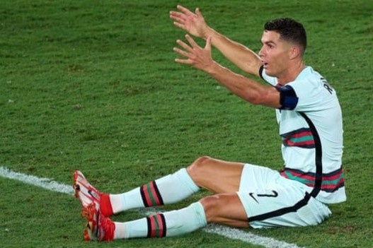 Cai bay cua tuyen Bi khien Ronaldo bat luc hinh anh