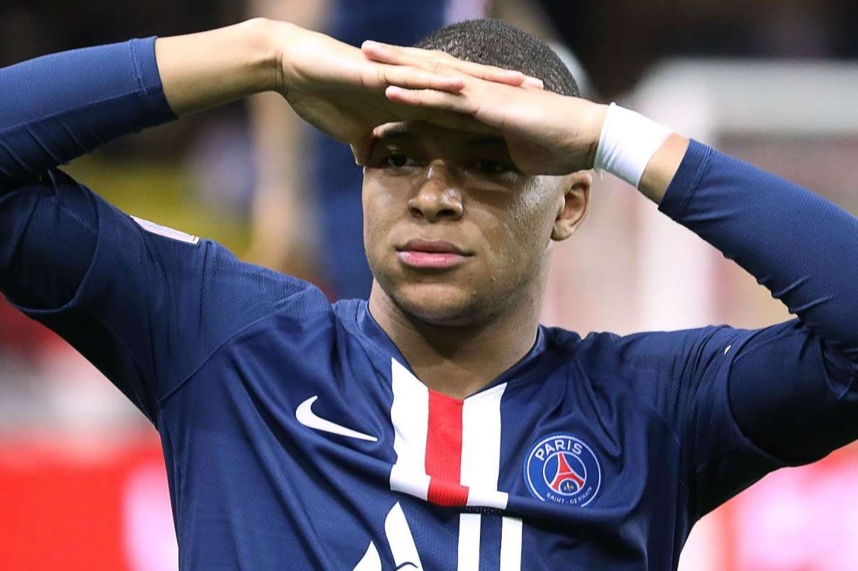 Mbappe can tranh sai lam cua Ronaldo o Man Utd hinh anh