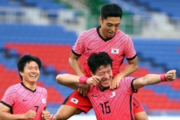 Olympic Han Quoc vao tu ket sau chien thang 6-0 hinh anh