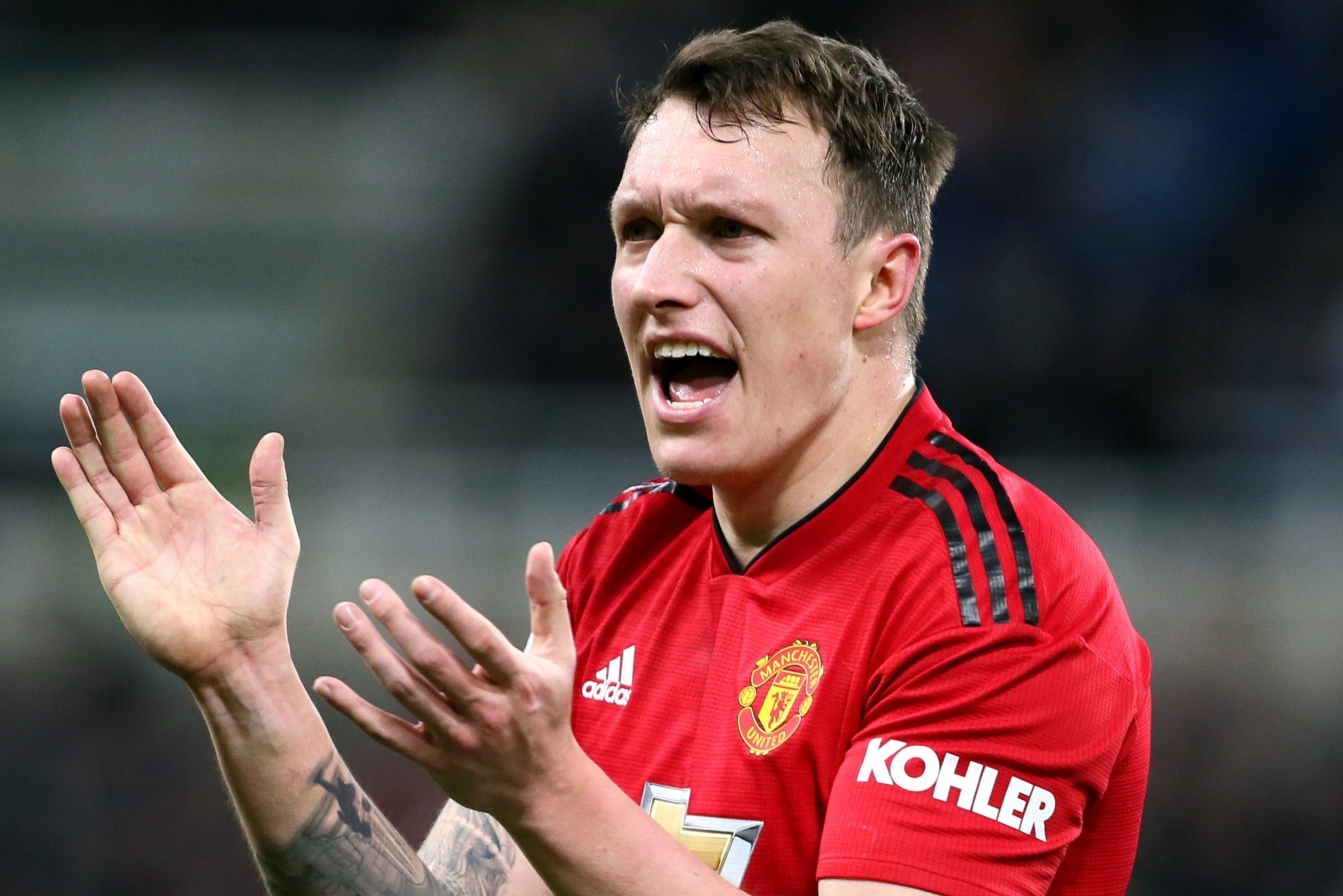 Tinh the cua Phil Jones dao nguoc tai Man Utd hinh anh