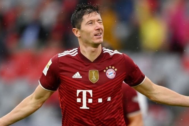 Lewandowski lap ky luc khi can moc 301 ban cho Bayern hinh anh