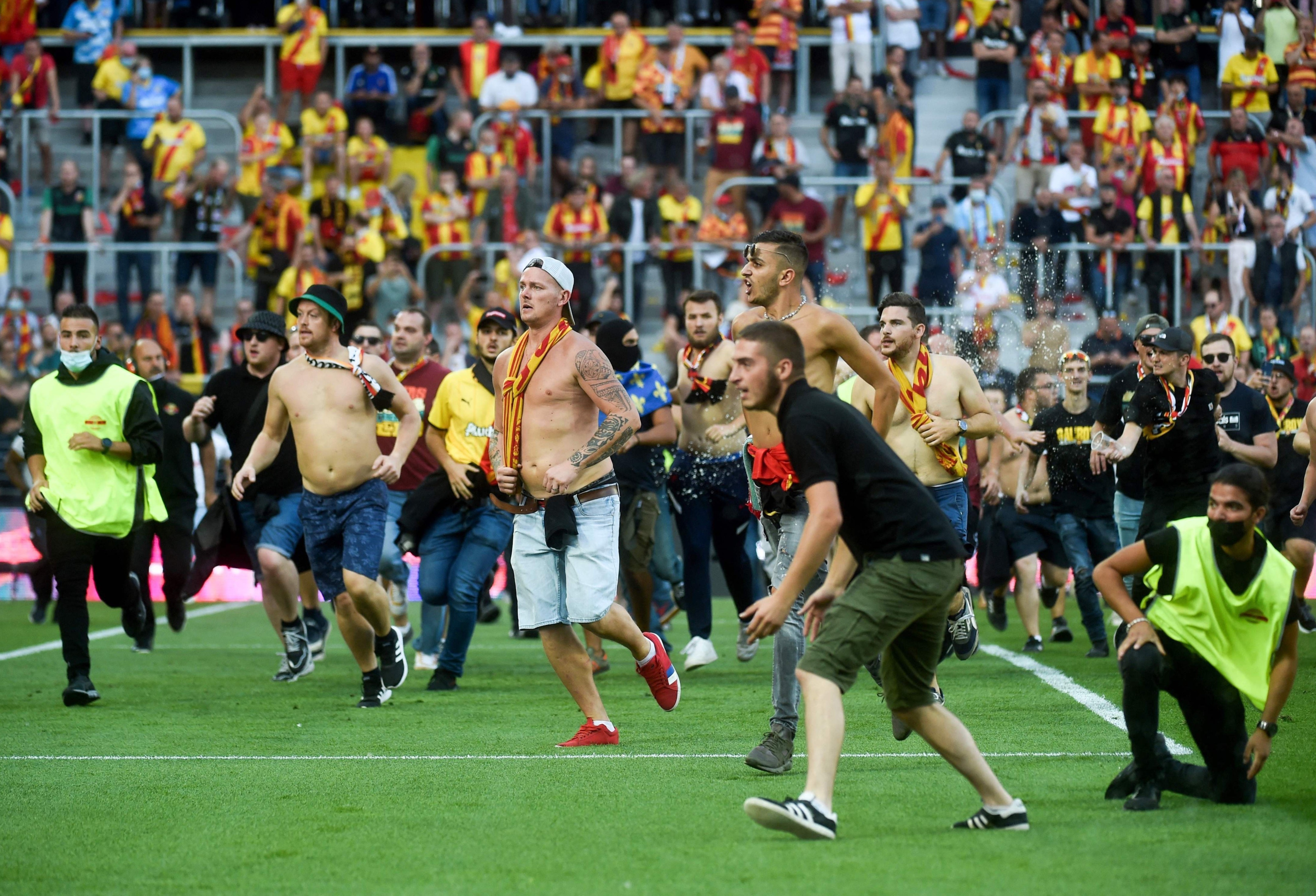 Khan gia tran xuong san gay nao loan o Ligue 1 hinh anh