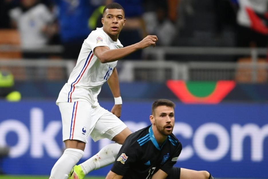 Vi sao ban thang gay tranh cai cua Mbappe duoc cong nhan? hinh anh