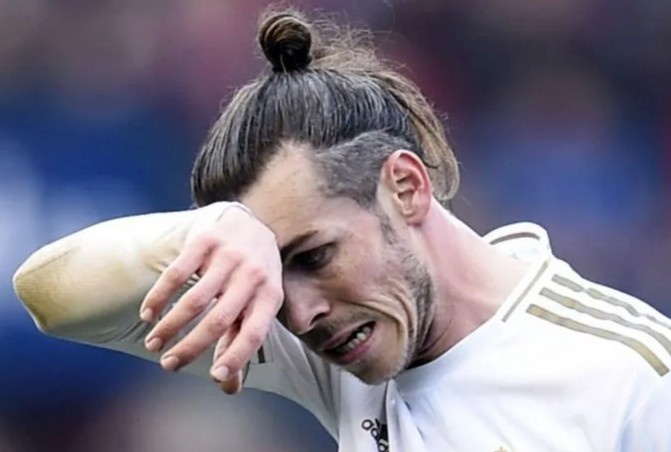 Bale tro thanh huyen thoai bi choi bo o Real Madrid hinh anh