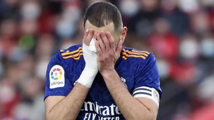 Benzema linh an tu treo, phai nop phat tien hinh anh