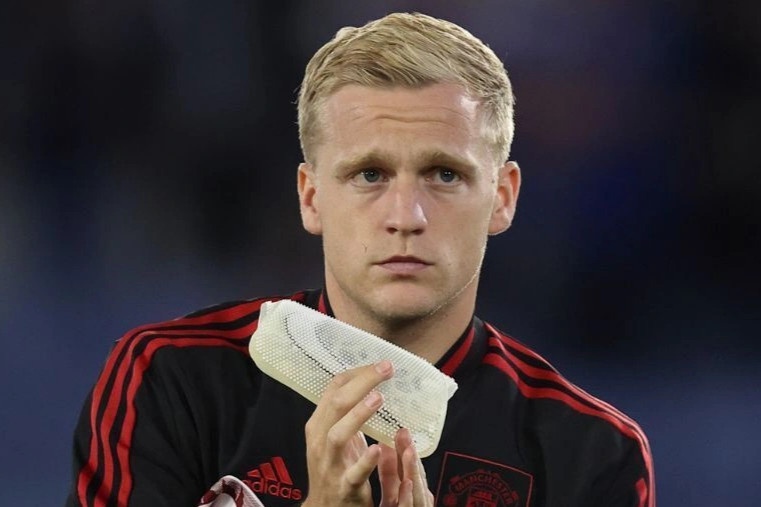 Van de Beek dung tro thanh ganh nang cua MU hinh anh