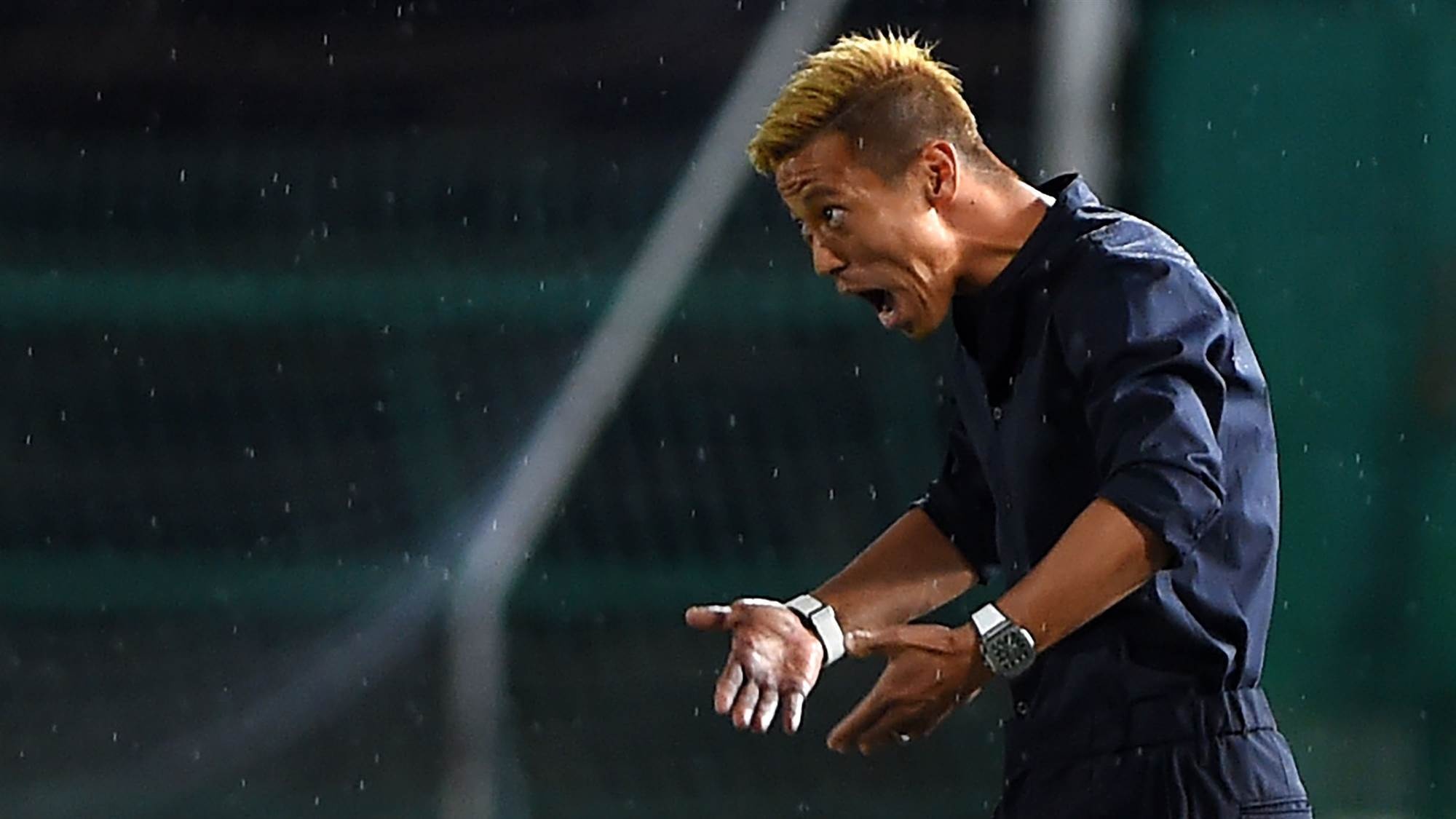 HLV Vitorino: 'Keisuke Honda chi giup bong da Campuchia lam hinh anh' hinh anh