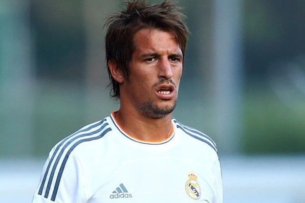 Cuoc song cua cuu sao Real sau khi giai nghe hinh anh