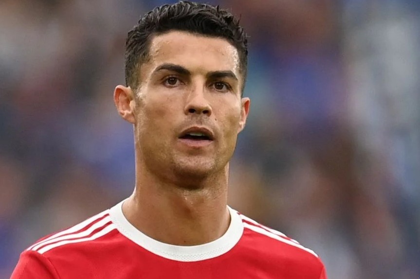 Ronaldo bi to thieu ton trong dong doi hinh anh