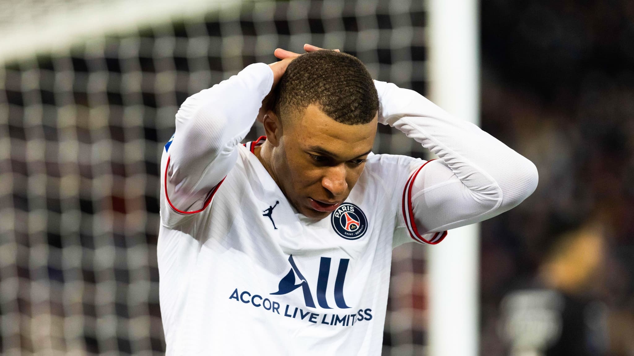 Nha bao Tay Ban Nha: 'Mbappe la ten phan boi' hinh anh