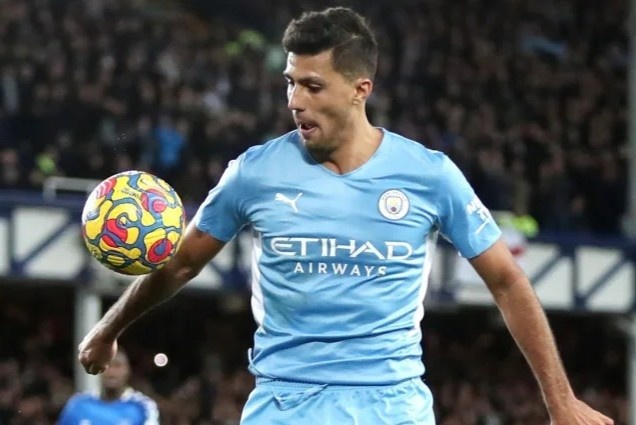 Trong tai Anh nhan sai vi khong thoi phat den Man City hinh anh