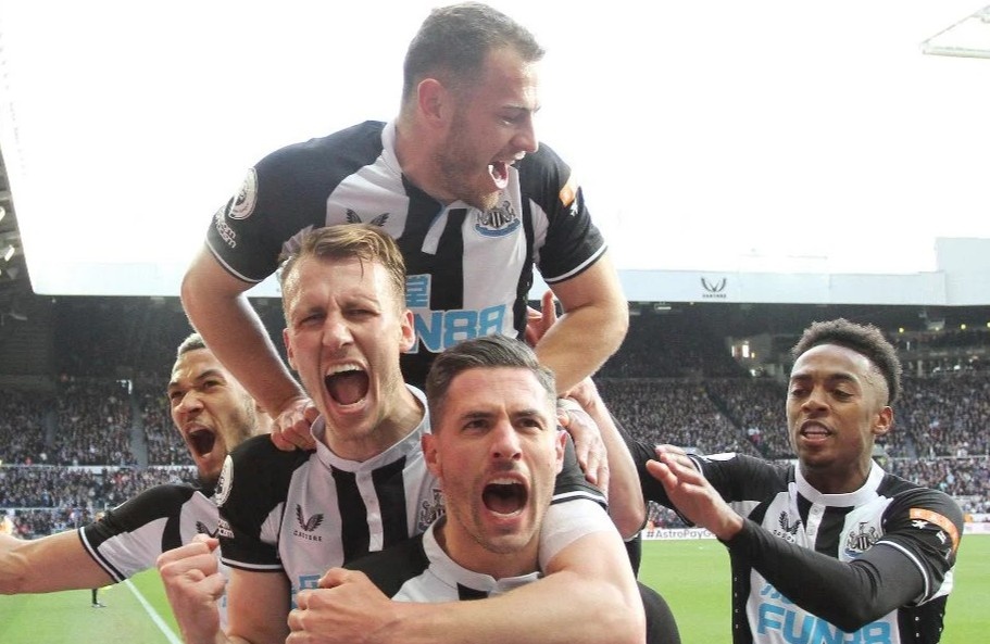 Dieu gi giup Newcastle thoat nhom nguy hiem? hinh anh