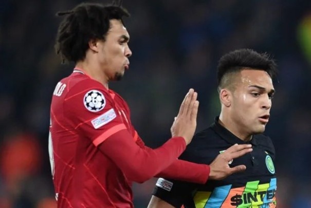 Carragher: 'Ngoai hang Anh hon trinh Serie A' hinh anh