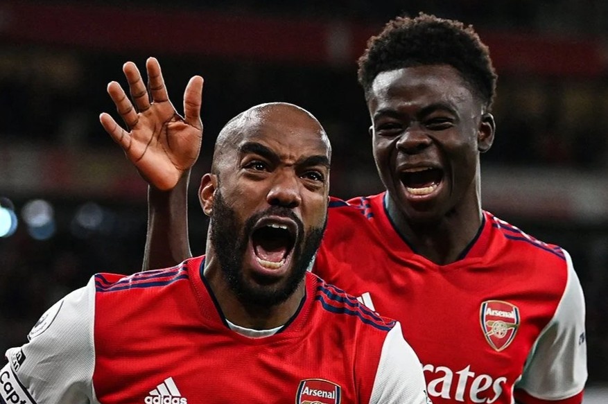 Arsenal tao buoc ngoat cho cuoc dua top 4 hinh anh