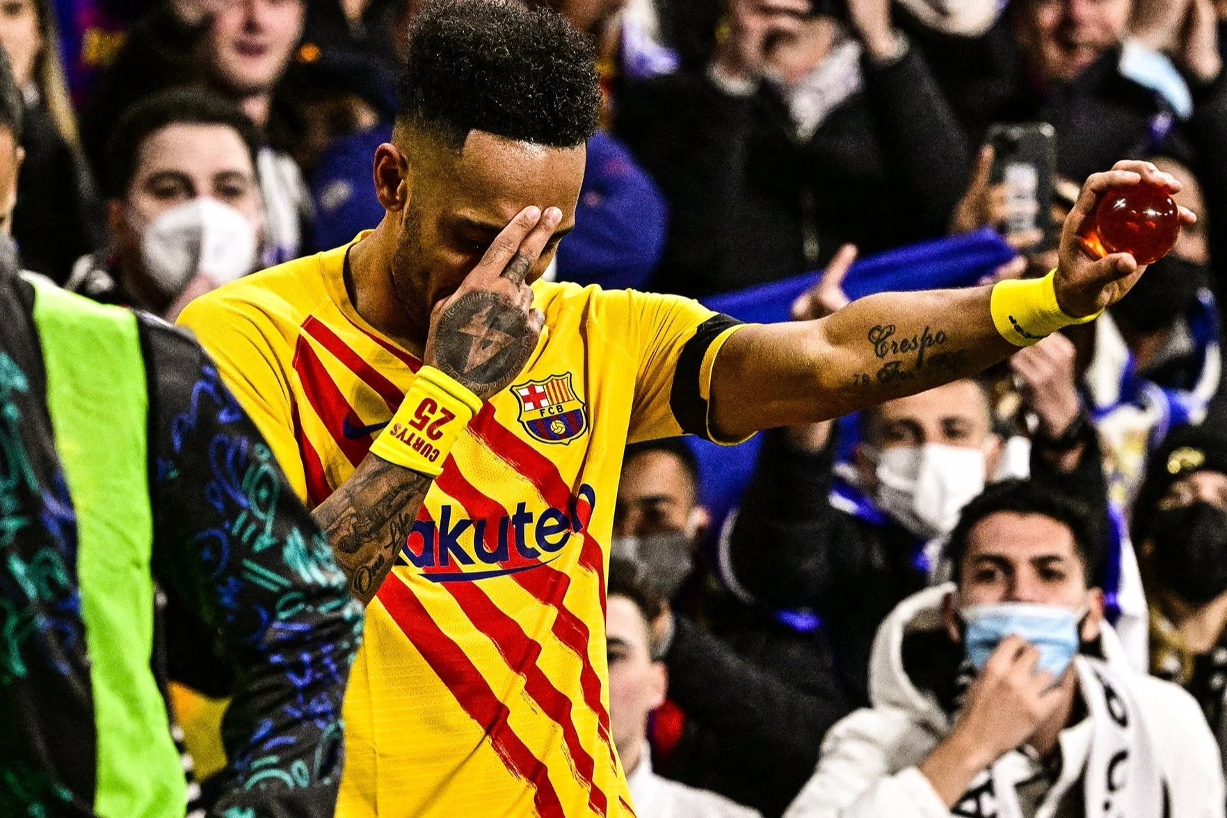 Xavi da dung khi noi Aubameyang la mon qua tu tren troi roi xuong hinh anh