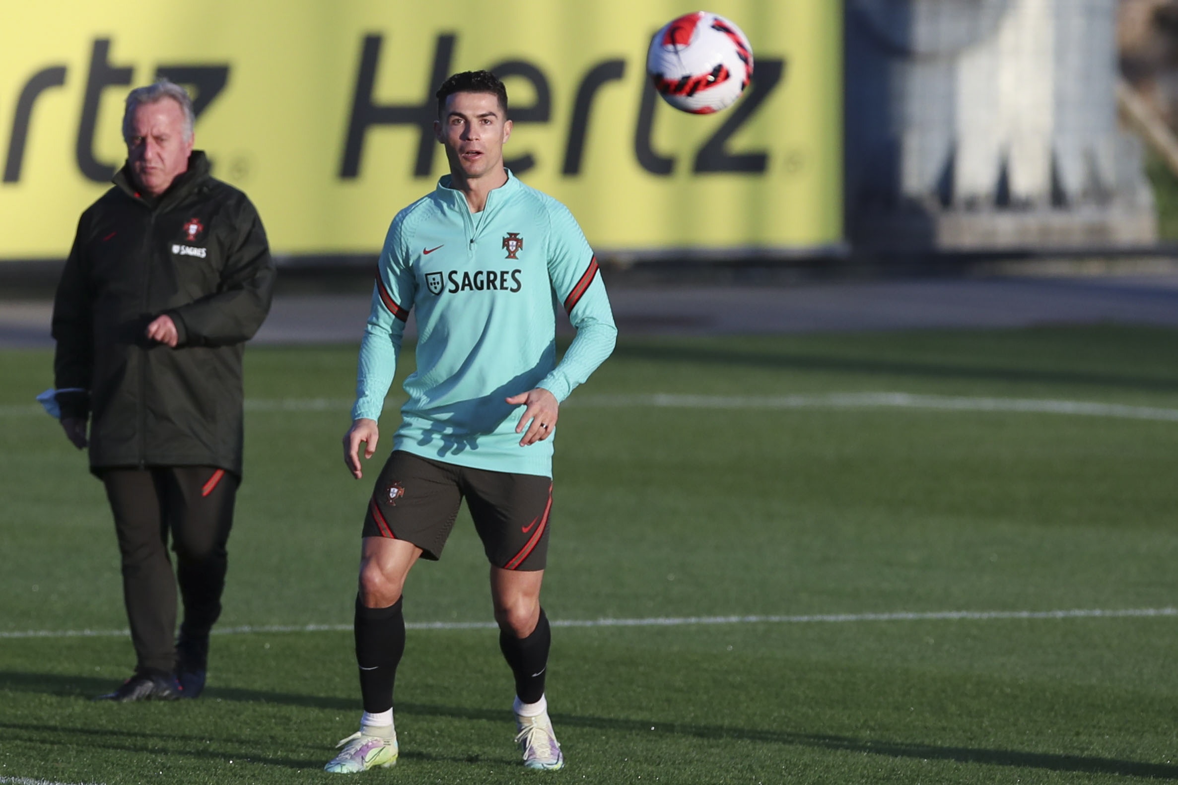 Cristiano Ronaldo anh 1