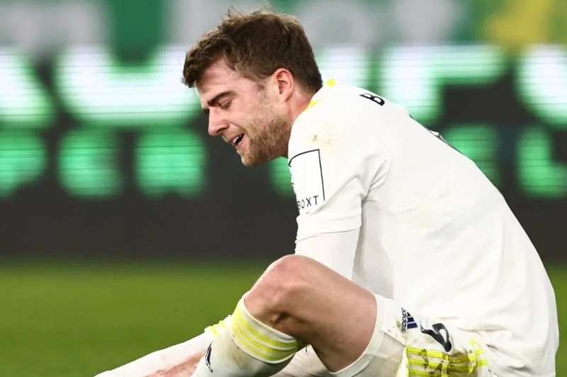 Van xui tiep tuc deo bam tien dao cua Leeds hinh anh